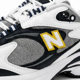 کفش کتانی مردانه نیوبالانس 725 مستر کوالیتی طرح سپهر New Balance 725 سفید سورمه ای زرد