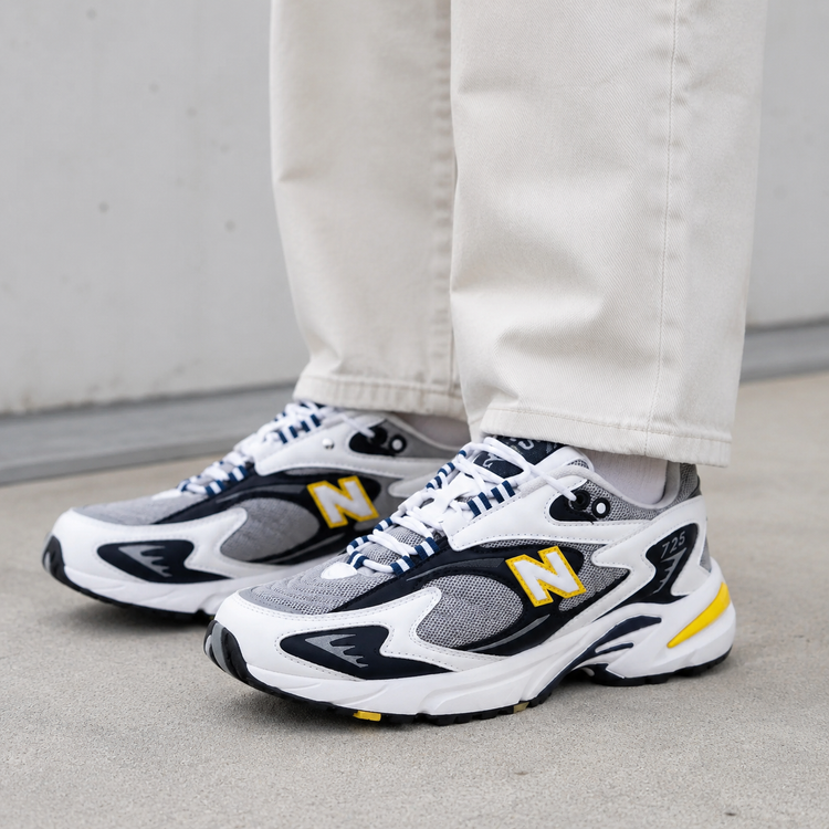 کفش کتانی مردانه نیوبالانس 725 مستر کوالیتی طرح سپهر New Balance 725 سفید سورمه ای زرد